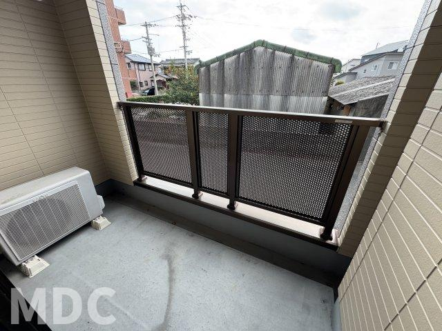 徳島市西新浜町１丁目のアパートのバルコニー