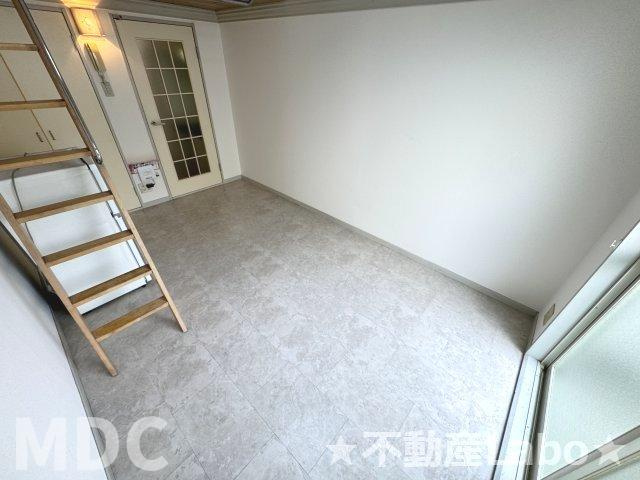 フェアリー大和町の洋室