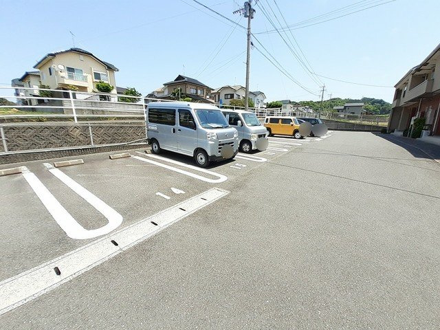 ソーレ・アロッジオⅠの駐車場|駐車場があるので、車を買う予定の方も安心です