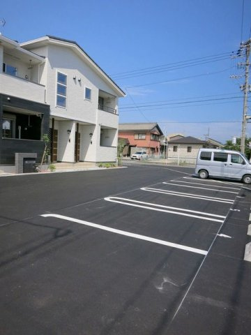 ヴィラ　メイプルの駐車場|駐車スペースもあります