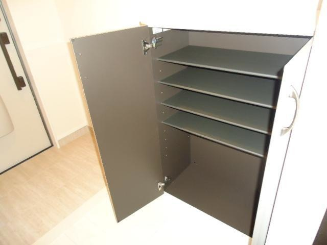 クレシェンテ|下駄箱