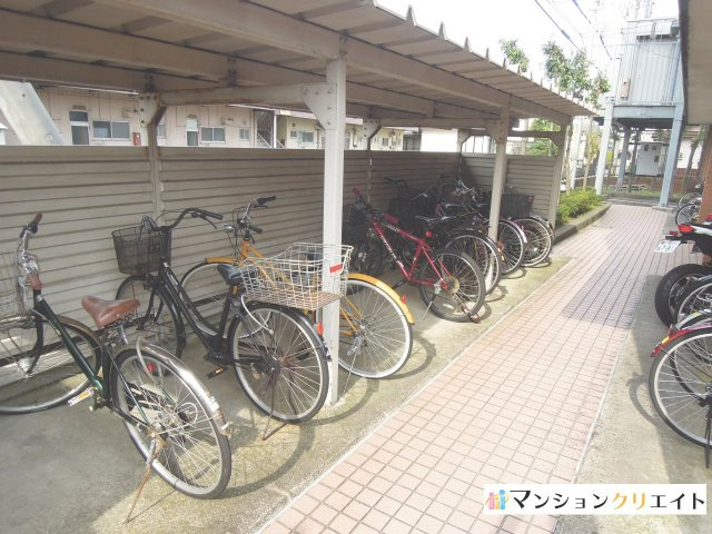 信開ドムス松本の駐輪場