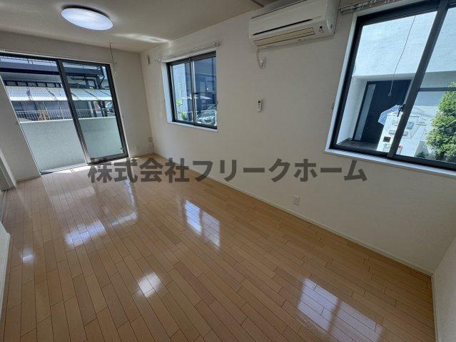 武蔵野市境２丁目のアパートの居間・リビング