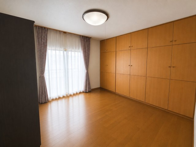 蒲郡市水竹町　中古建ての洋室|たくさんの収納がついたお部屋になります！
