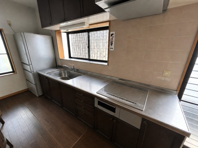 蒲郡市水竹町　中古建てのキッチン|広々としたキッチンでお料理もはかどりますね！