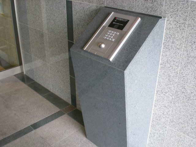 【エントランス】 | Honest Court南草津 | 落ち着いたエントランスです