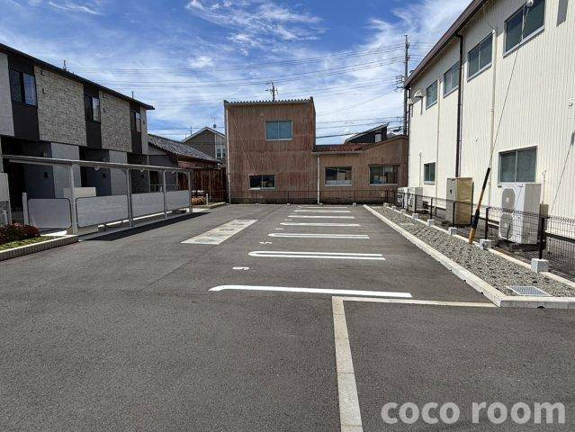 メゾン　フルールの駐車場