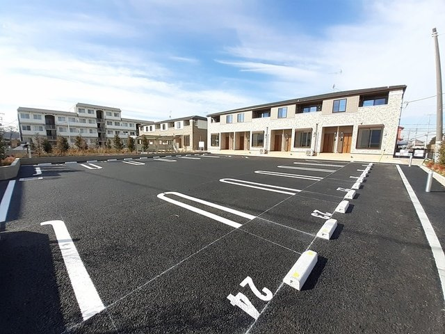 ガーデンハウス　しらゆりⅠの駐車場|車をお持ちの方に嬉しい駐車場付きの物件です