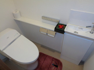 【トイレ】 | フローレンス羽衣町パークアヴェニュー | 温水洗浄便座、手洗い付きトイレです。