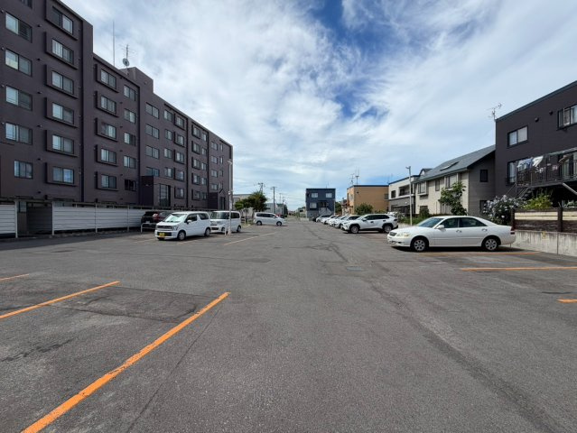 愛拾番館の駐車場