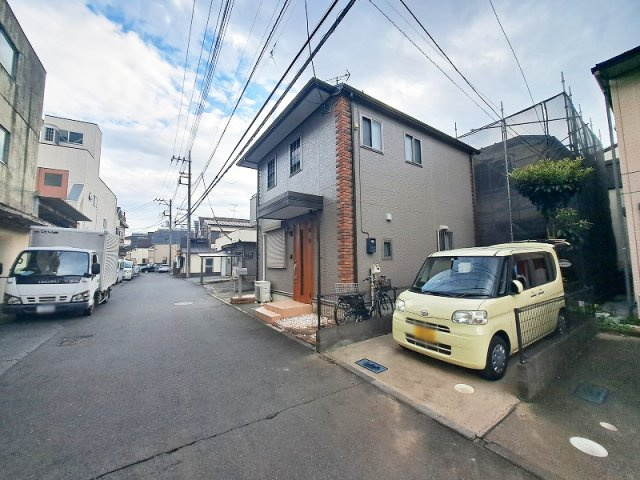 【前面道路含む現地写真】 | 西東京市芝久保町5丁目　中古一戸建住宅　（保谷店） | 「田無」駅前にはお店が充実した「田無アスタ専門店街」があり、お仕事帰りのお買い物も便利。