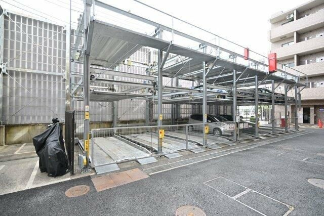 ライオンズプラザ本蓮沼の駐車場