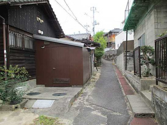 【前面道路含む現地写真】 | 岩国市門前町2丁目　賃収物件