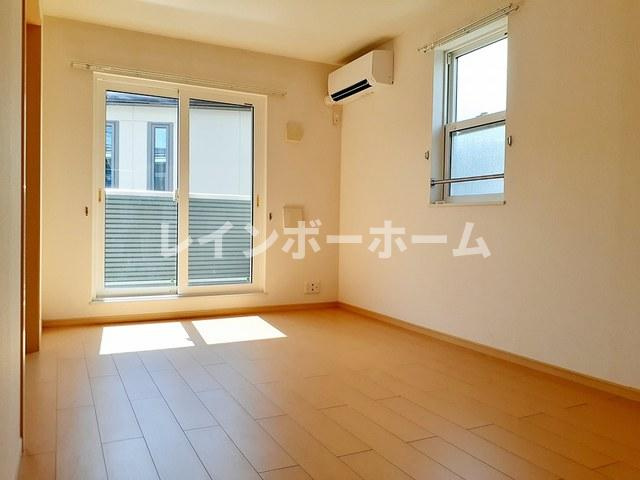 ふじみ野市松山１丁目のアパートの居間・リビング