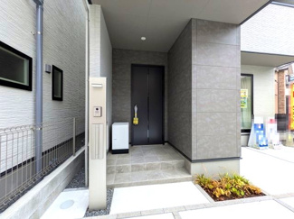 【玄関】 | 【府中町柳ヶ丘】小学校徒歩10分内！乾太くん・WIC・駐車2台完備の4LDK
