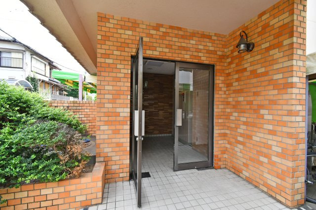 大宮セントラルハイツのエントランス|■一人ひとりにあった資金計画やプランをご提案致します。「家を買って終わり」ではなく、「買ってからがスタート」と考え、ご提案します。ローンのご相談は私たちにお任せ下さい。