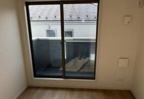 調布市佐須町４丁目のアパートのバルコニー