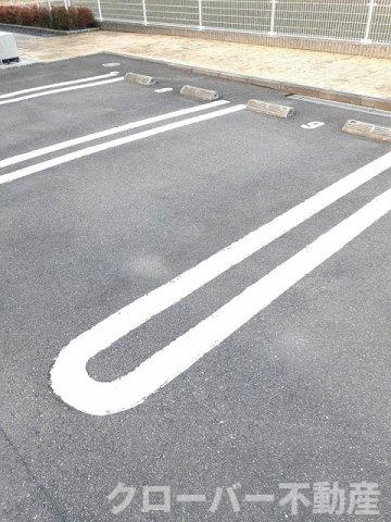 トラスト・コートの駐車場