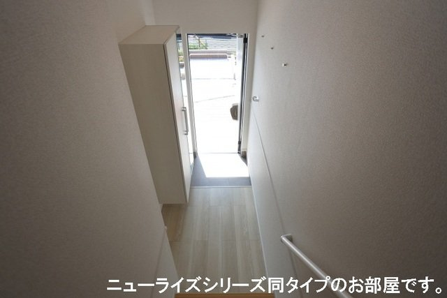 グローリィ　ヒルズＡの玄関