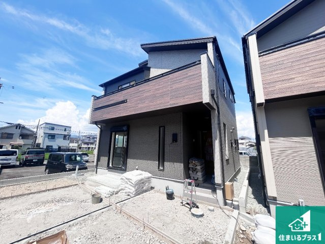伊丹市野間　新築一戸建ての外観|周辺は落ち着いた街並みの住宅地！子育てがしやすい住環境です！まだ未完成ですが、現地でしかわからない事もございます。是非一度ご覧ください。