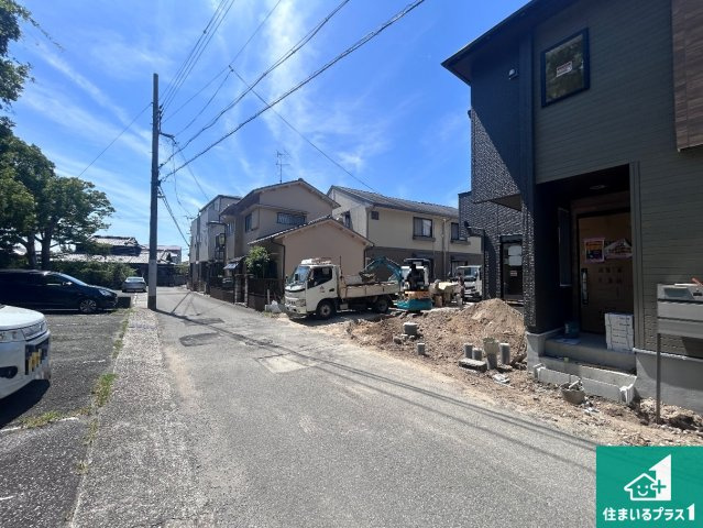 伊丹市野間　新築一戸建ての前面道路含む現地写真|周辺は落ち着いた街並みの住宅地！子育てがしやすい住環境です！まだ未完成ですが、現地でしかわからない事もございます。是非一度ご覧ください。