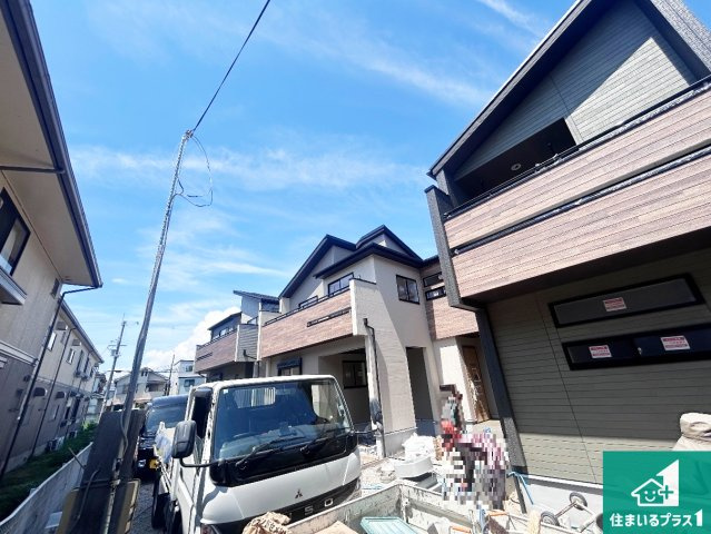 伊丹市野間　新築一戸建ての外観|周辺は落ち着いた街並みの住宅地！子育てがしやすい住環境です！まだ未完成ですが、現地でしかわからない事もございます。是非一度ご覧ください。