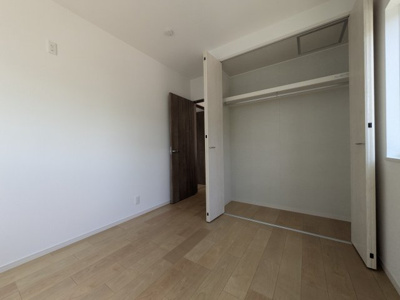 【洋室】 | 【府中町浜田本町】駐車2台可×1階18帖LDK＆和室のある省エネ住宅♪暮らし良い立地