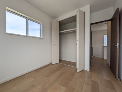 【洋室】 | 【府中町浜田本町】駐車2台可×1階18帖LDK＆和室のある省エネ住宅♪暮らし良い立地