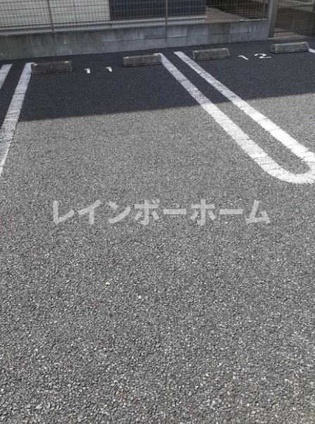 ルミエールの駐車場