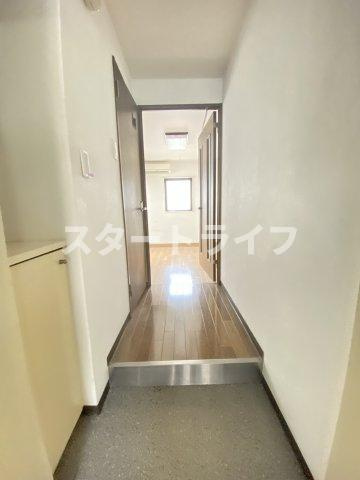 大阪市淀川区木川東３丁目の賃貸マンションの玄関