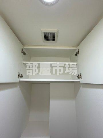 門前仲町レジデンス弐番館のトイレ|上部収納