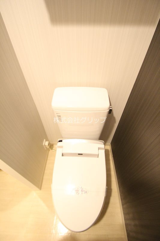横浜市中区野毛町３丁目の賃貸マンションのトイレ