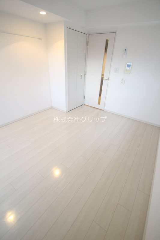 横浜市中区野毛町３丁目の賃貸マンションの洋室