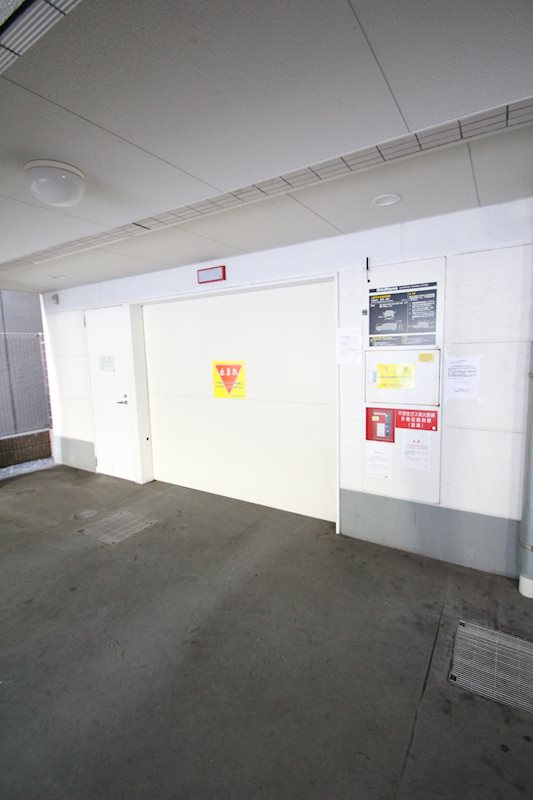 横浜市中区野毛町３丁目の賃貸マンションの駐車場