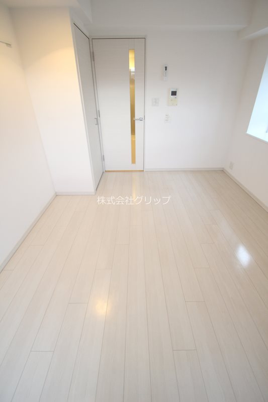 横浜市中区野毛町３丁目の賃貸マンションの居間・リビング