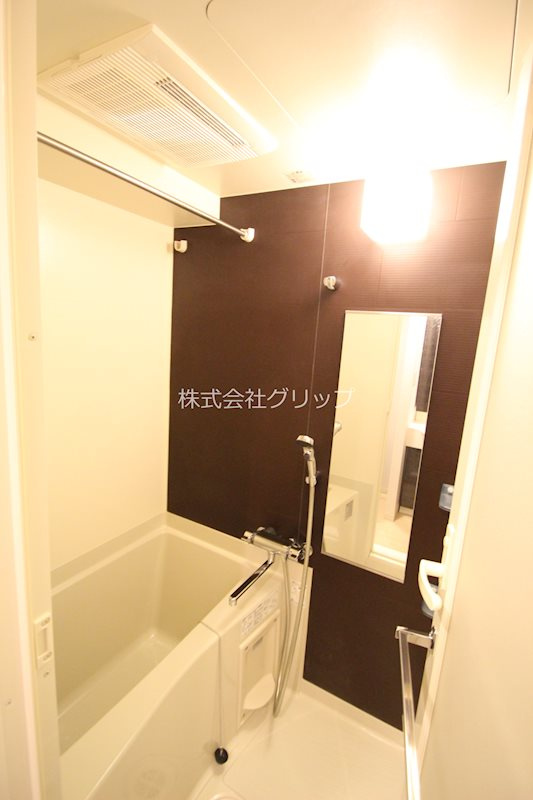 横浜市中区野毛町３丁目の賃貸マンションの浴室
