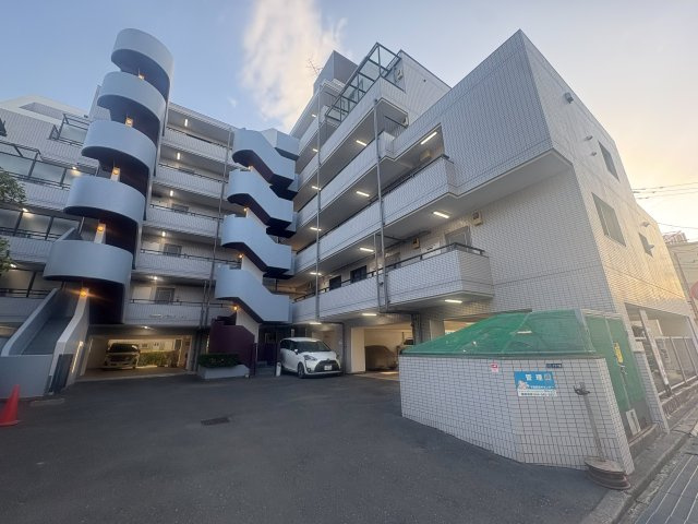 川崎市多摩区菅稲田堤１丁目の賃貸マンションの外観