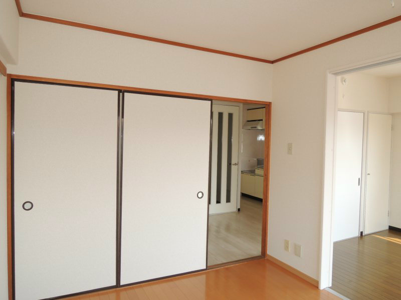 川崎市多摩区菅稲田堤１丁目の賃貸マンションの居間・リビング