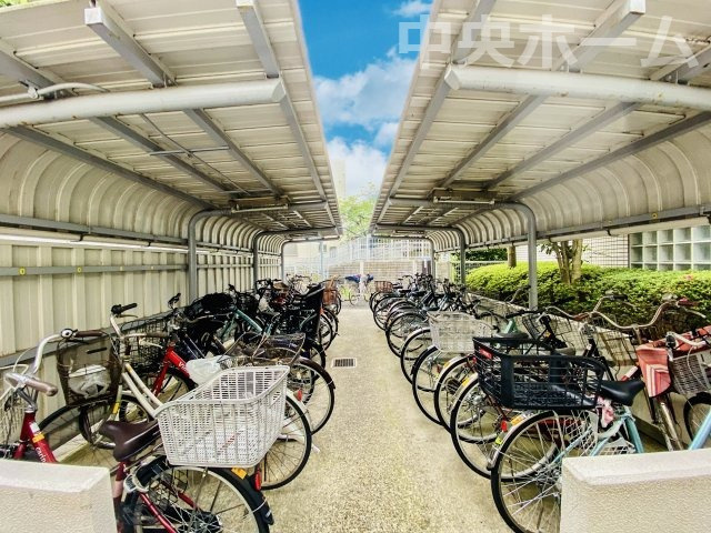東立石ガーデンの駐輪場|【自転車置き場】最新の空き状況や費用などの詳細は担当スタッフまでお問い合わせください。