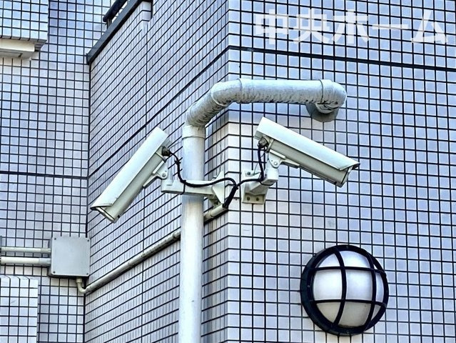 東立石ガーデンの防犯設備|【防犯カメラ】何かあった時の大事な証拠になることももちろんなりますが、防犯というくらいですので大事なのは防犯カメラがあることによって抑止力につながることですよね。