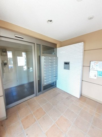 【エントランス】 | メゾン　ラフィネ | 毎日通るエントランスはこのようになっています