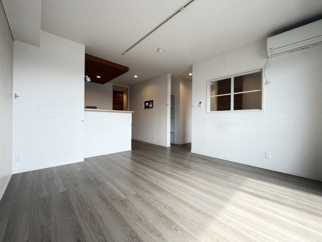 シャーメゾン小柳 の居間・リビング