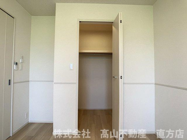 直方市大字感田のアパートの収納