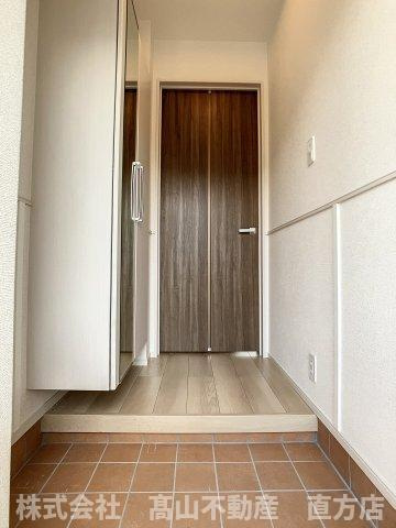 直方市大字感田のアパートの玄関