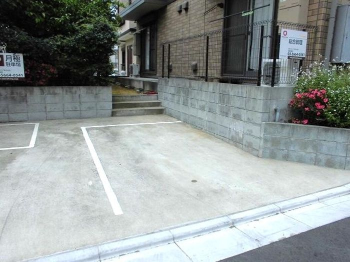 アブリーゴ11の駐車場