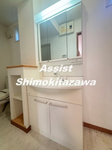 ゼルコバヴィレッジG棟の独立洗面台