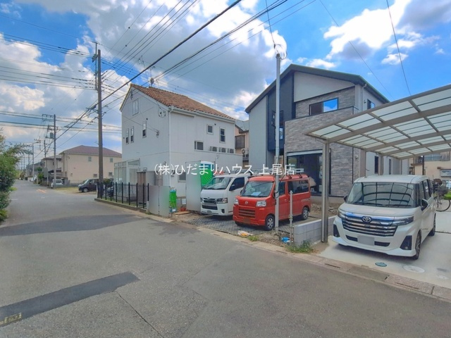上尾市向山13期　新築戸建　01　の前面道路含む現地写真