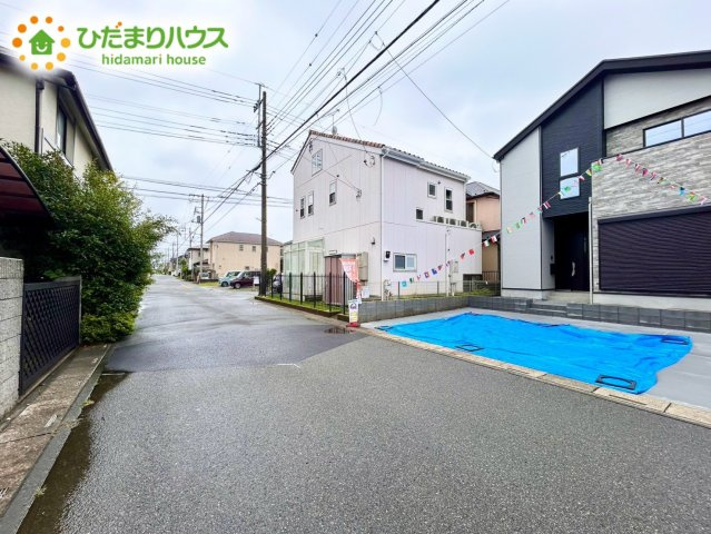 上尾市向山13期　新築戸建　01　の前面道路含む現地写真
