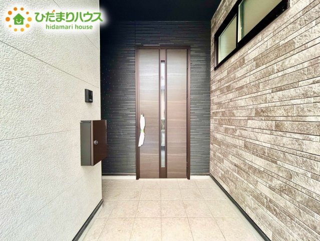 上尾市向山13期　新築戸建　01　の玄関