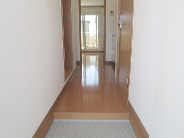 プレシャス　ジュノーのその他|玄関からお部屋への廊下スペースです